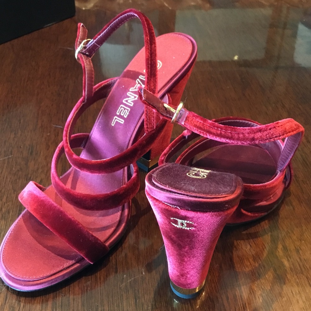 STUNNING CHANEL BURGUNDY SHOES!